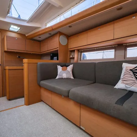Botel Grand Voilier Coeur La Rochelle *
