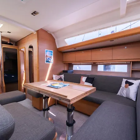 Botel Grand Voilier Coeur La Rochelle