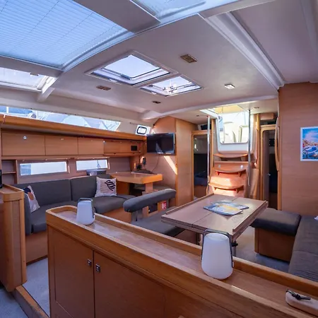 Botel Grand Voilier Coeur La Rochelle